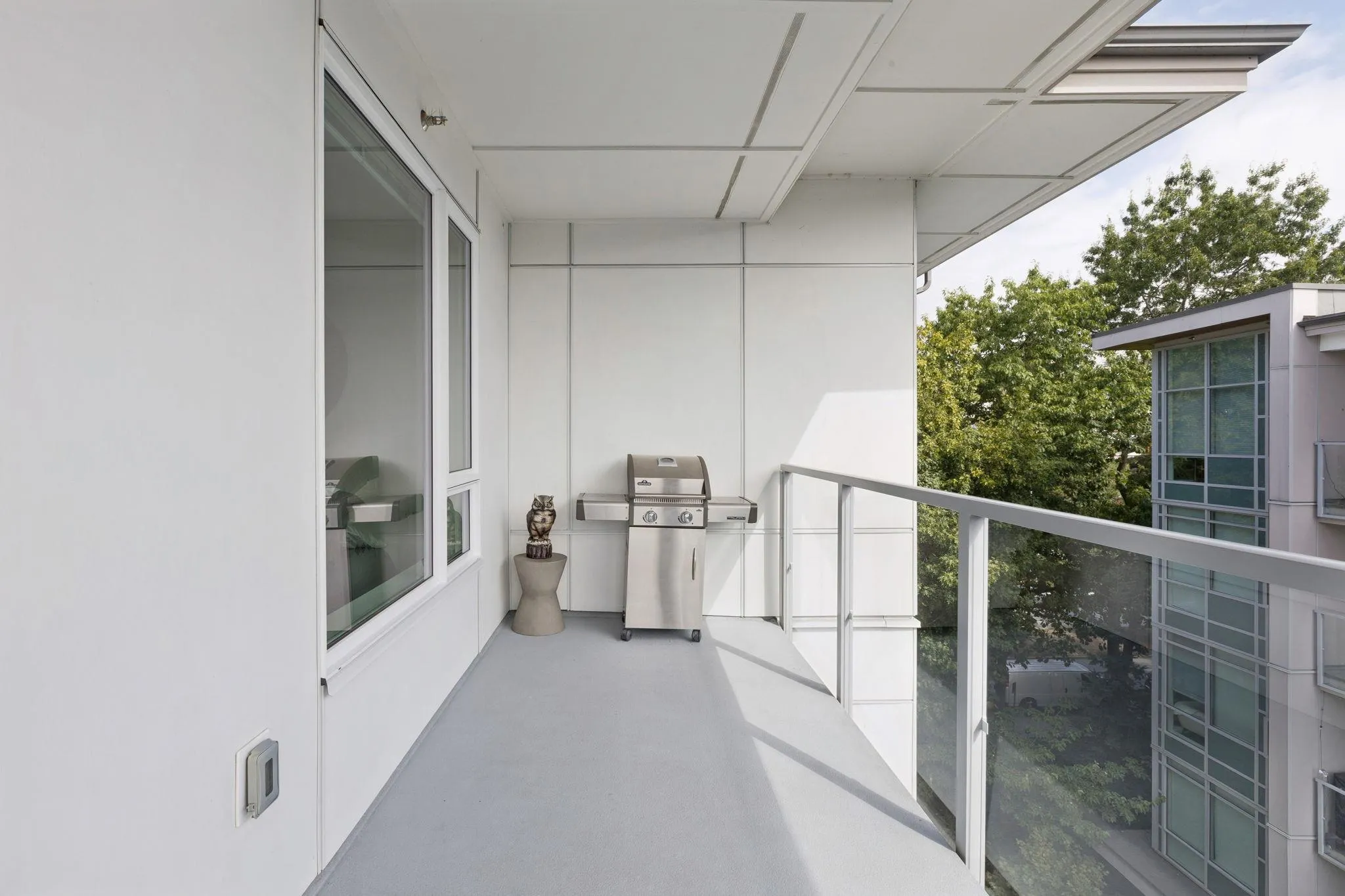 501 277 W 1st Street