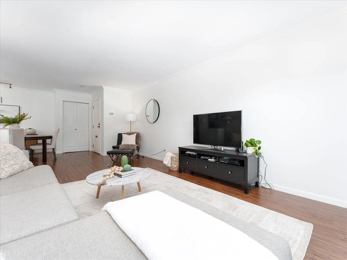 301 155 E 5th Street