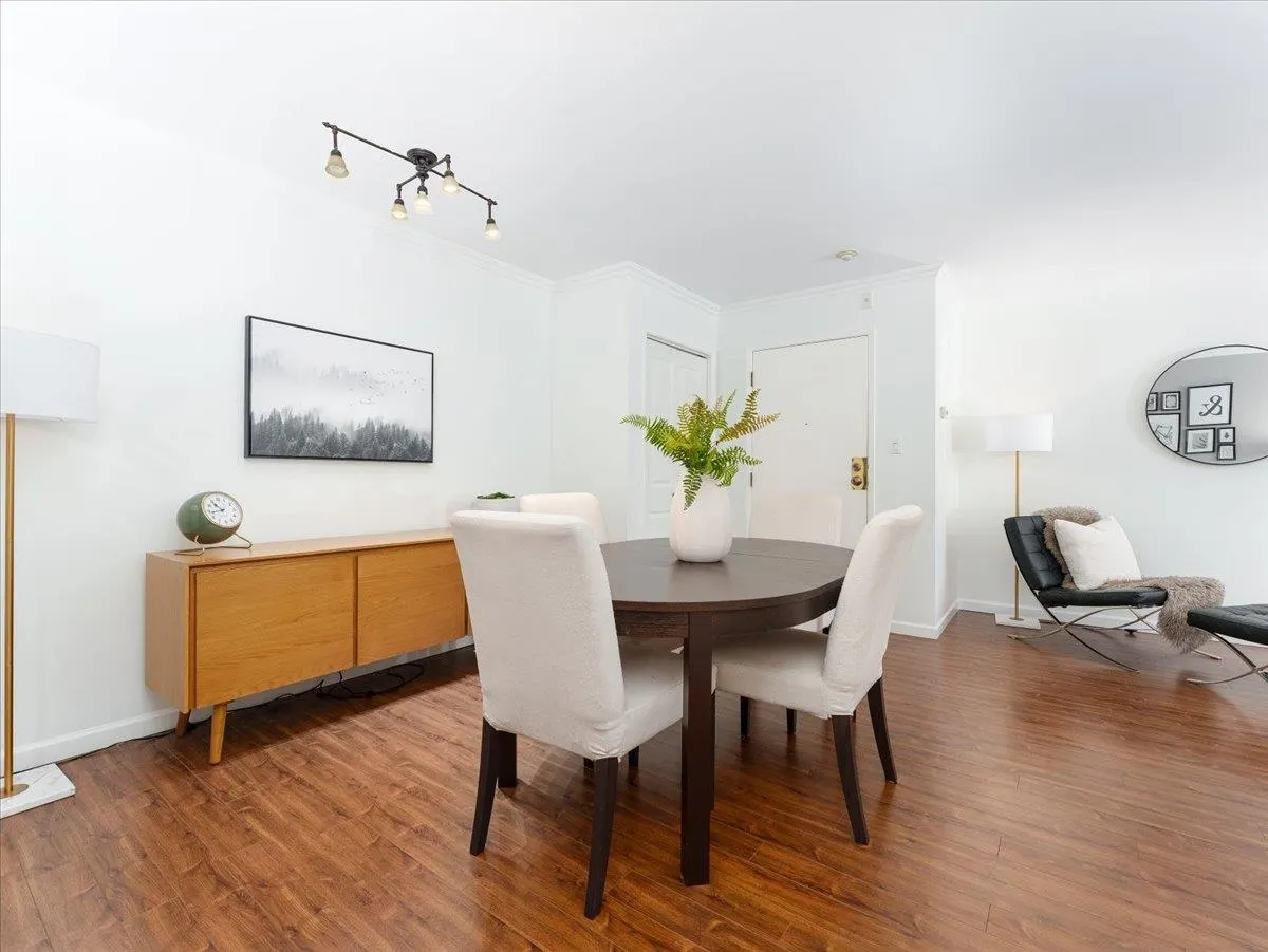 301 155 E 5th Street