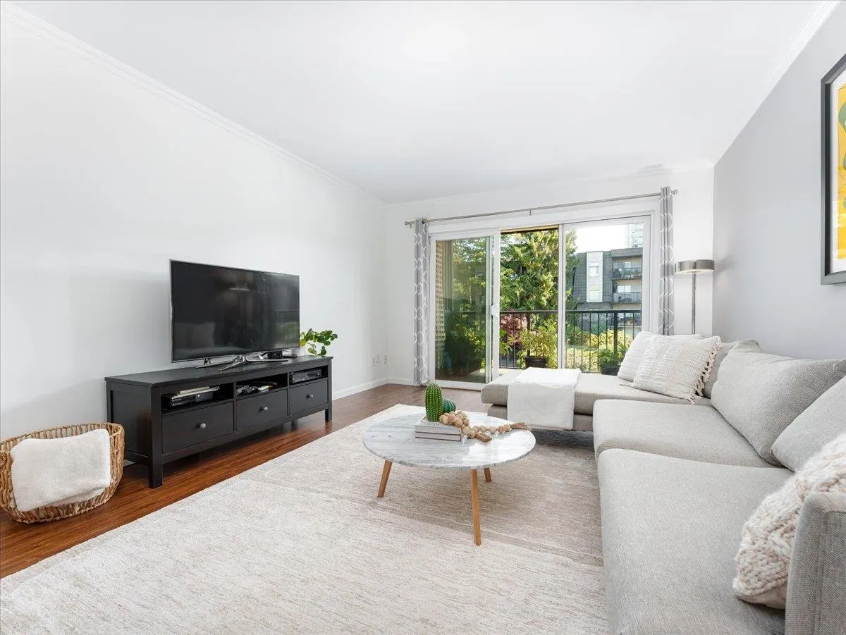 301 155 E 5th Street