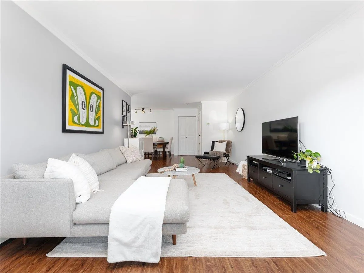 301 155 E 5th Street