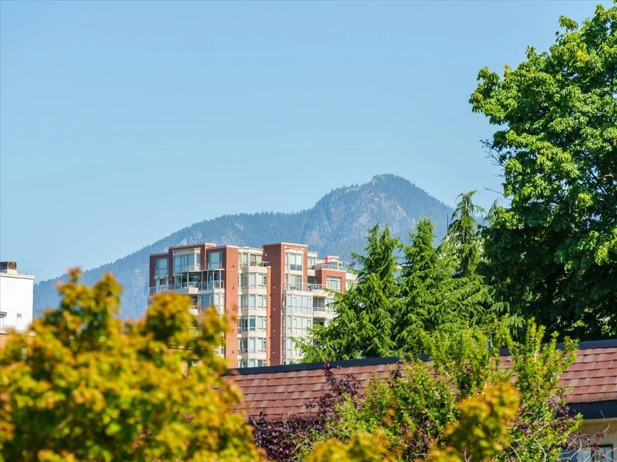 301 155 E 5th Street