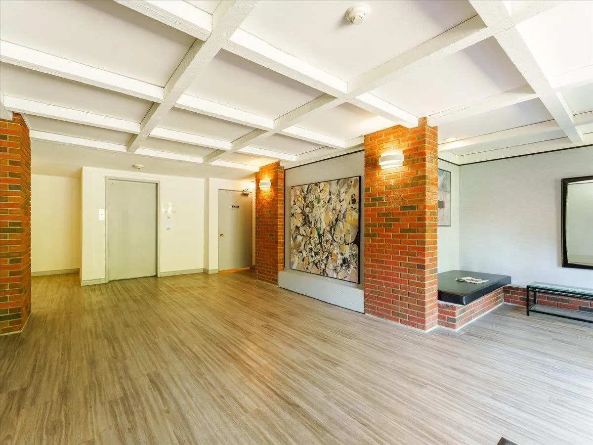 301 155 E 5th Street