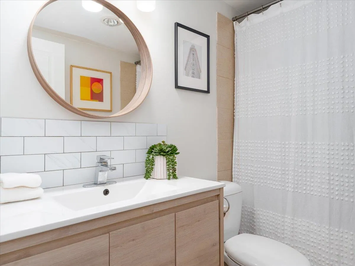 301 155 E 5th Street