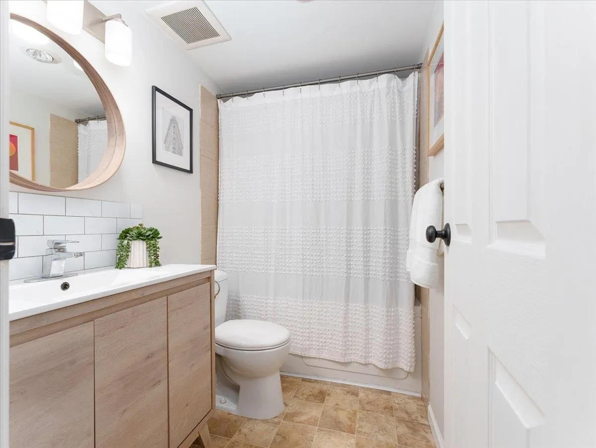 301 155 E 5th Street