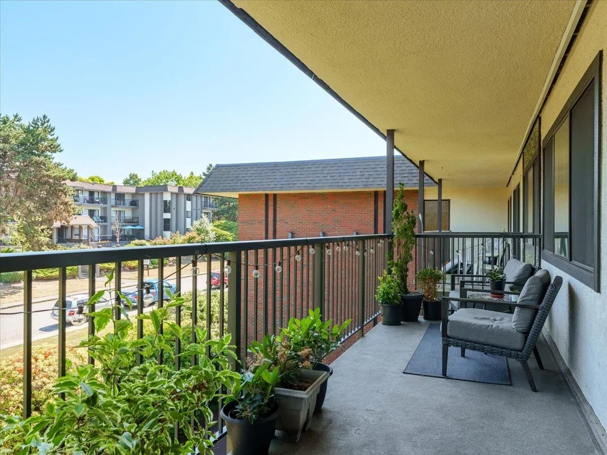 301 155 E 5th Street