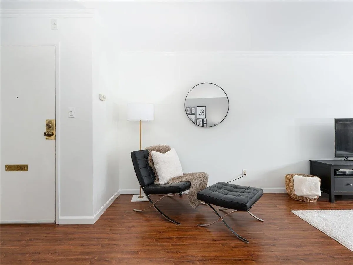 301 155 E 5th Street