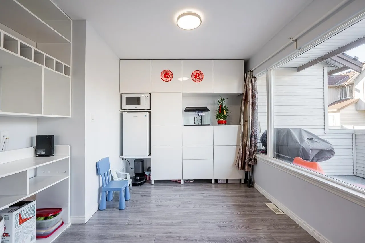 9 22728 Norton Court