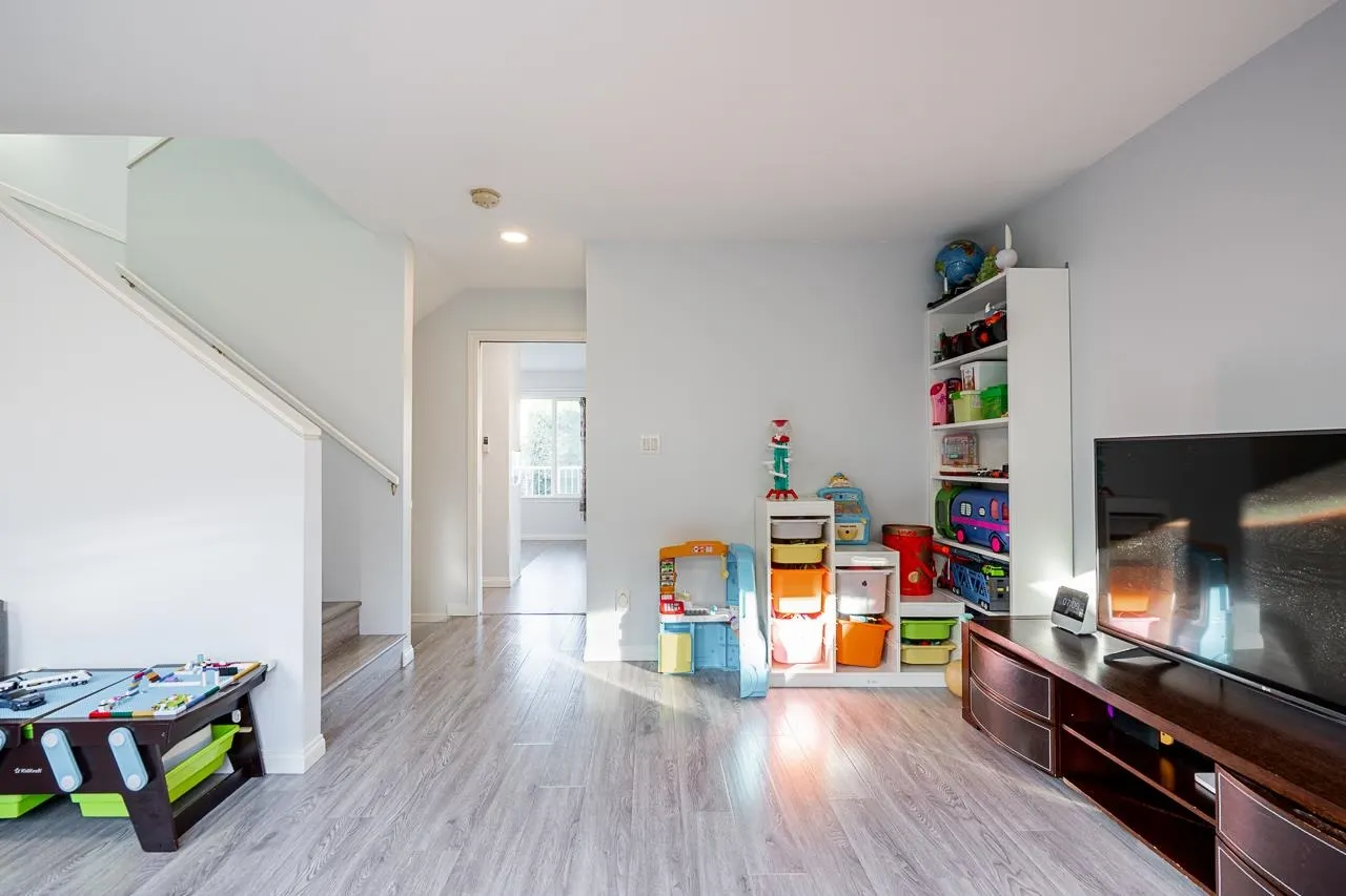 9 22728 Norton Court