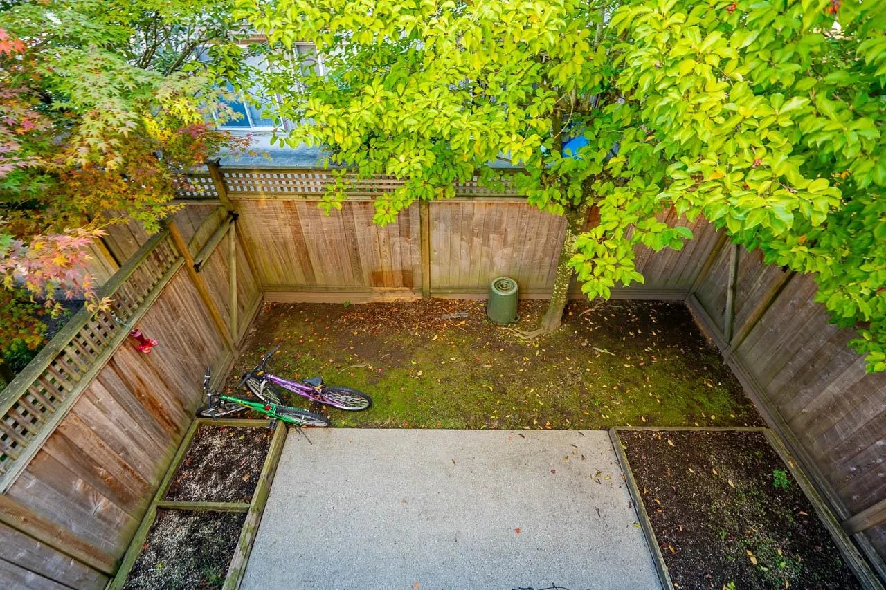 9 22728 Norton Court