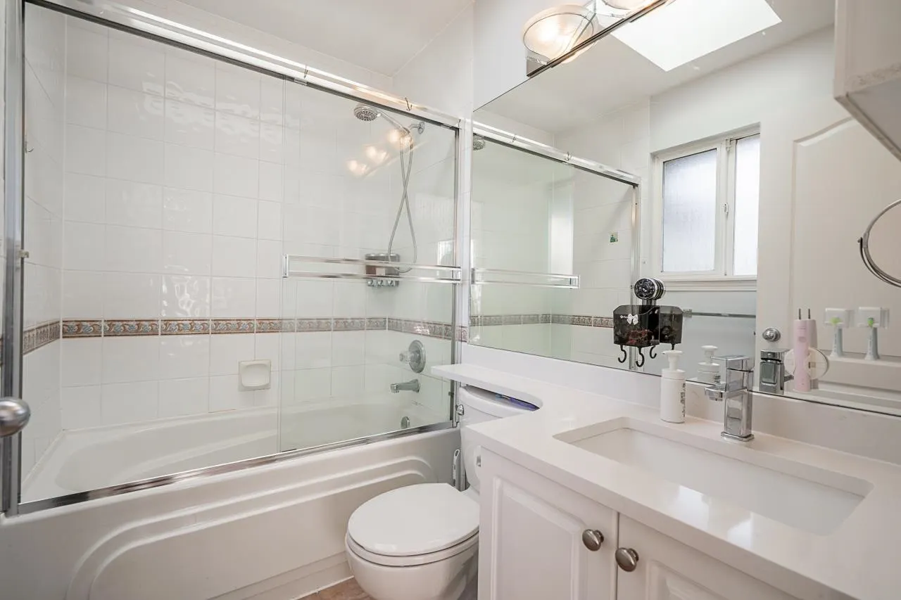 9 22728 Norton Court