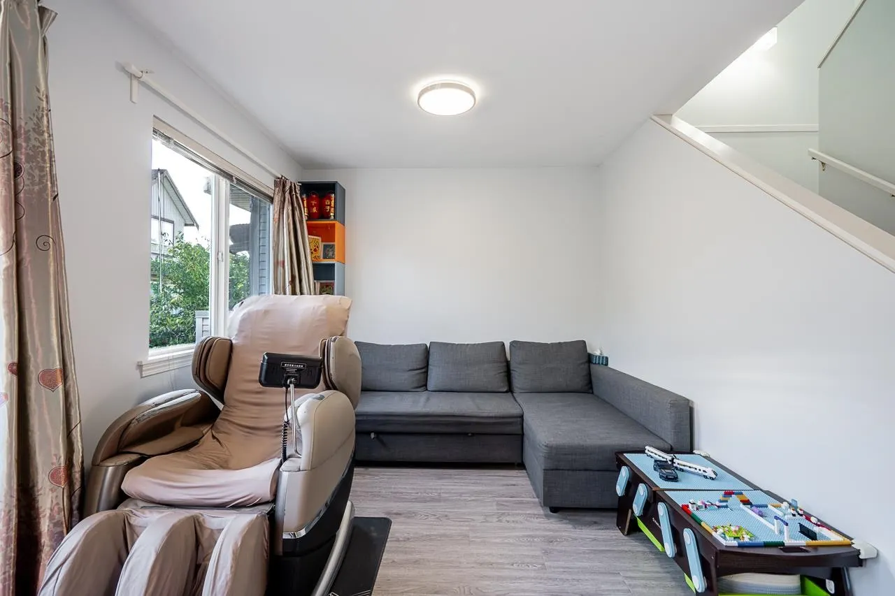 9 22728 Norton Court