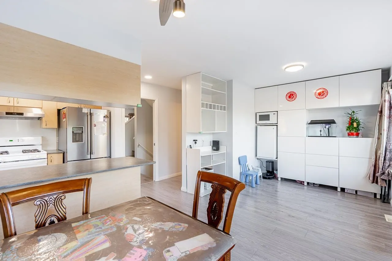 9 22728 Norton Court