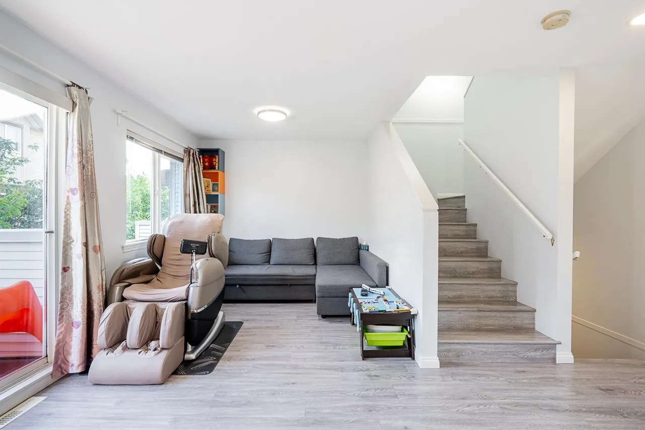 9 22728 Norton Court