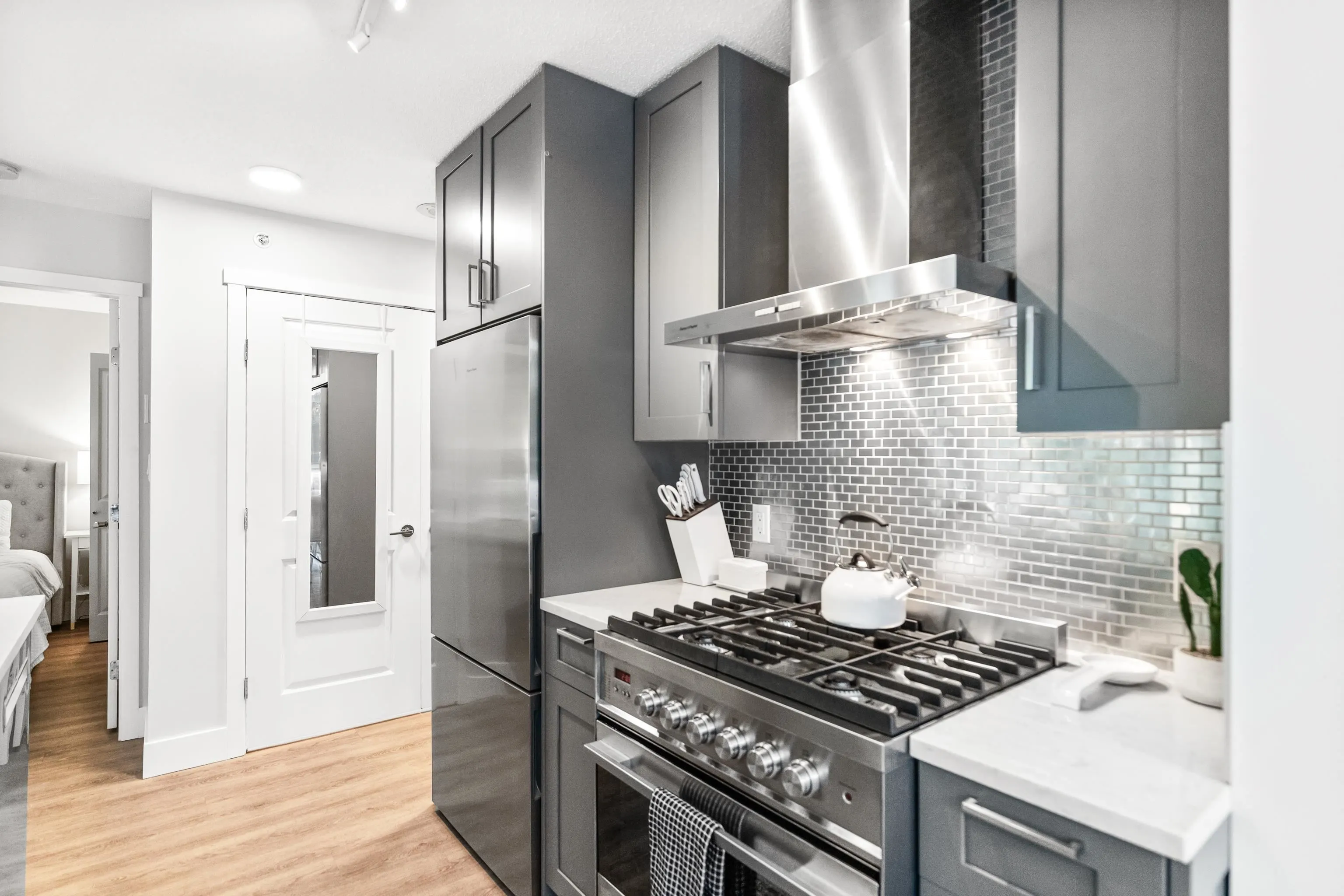 202 1001 Richards Street