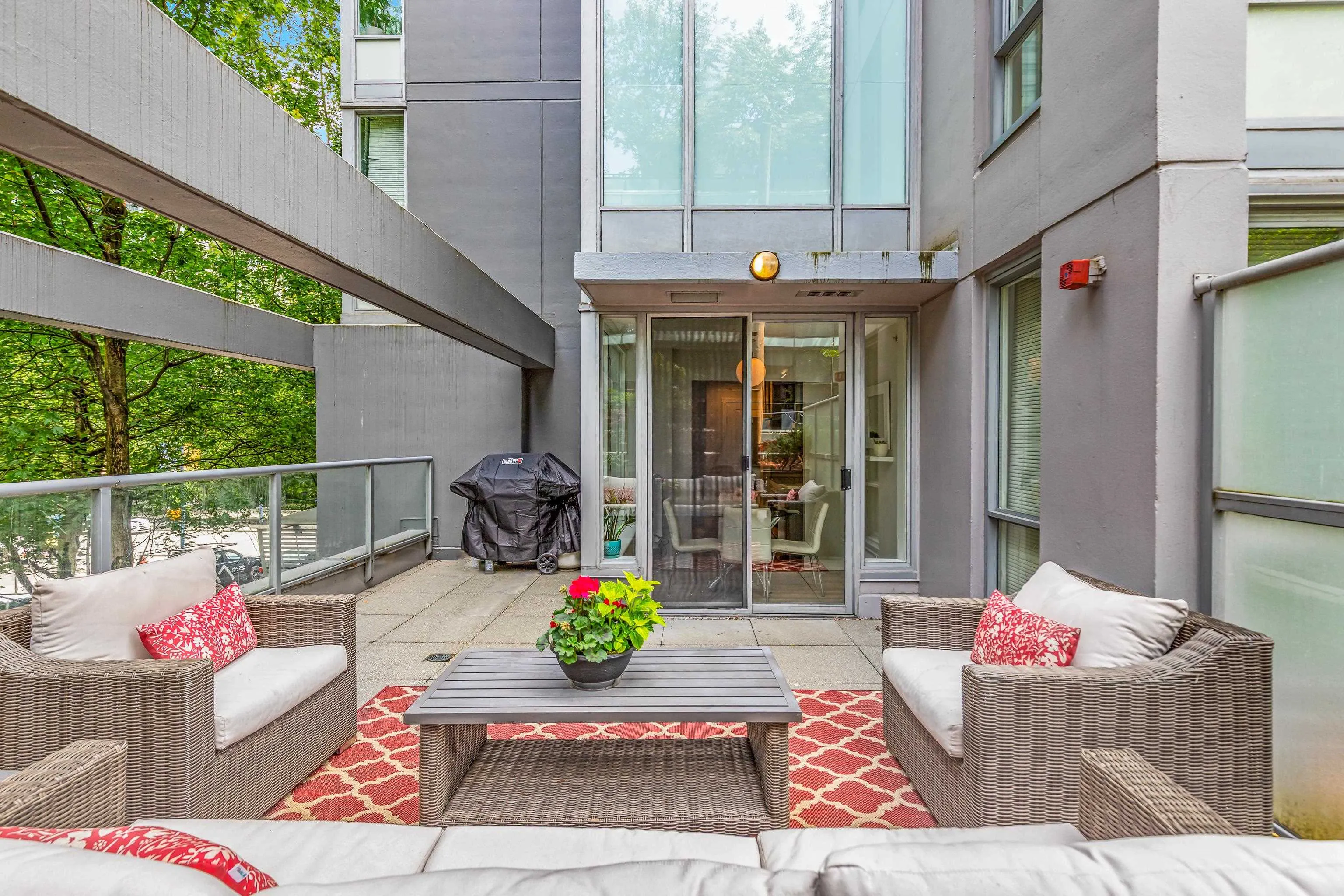 202 1001 Richards Street