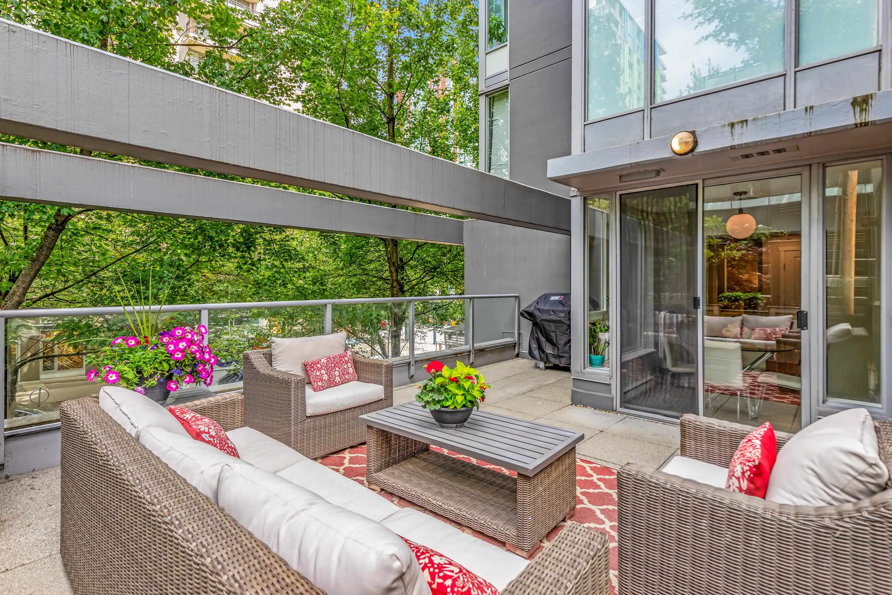 202 1001 Richards Street