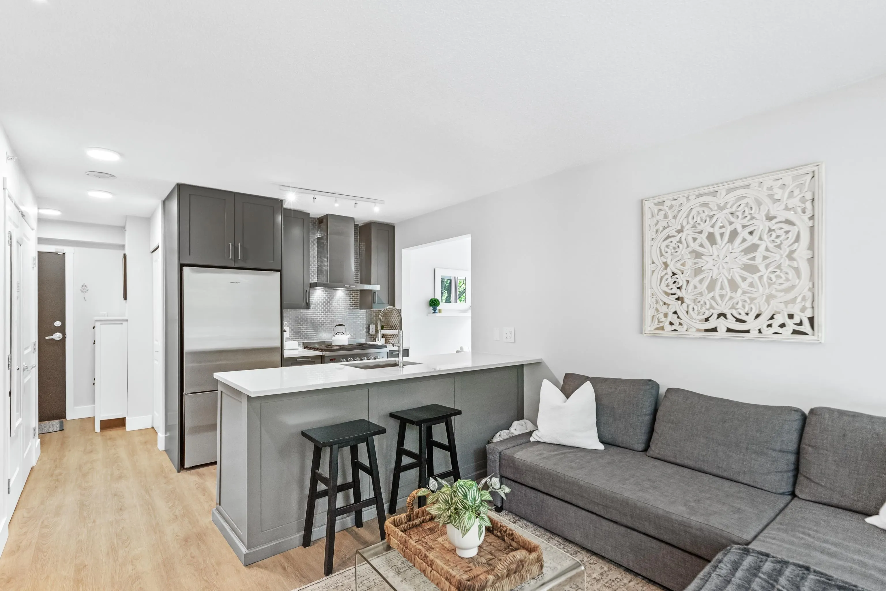 202 1001 Richards Street