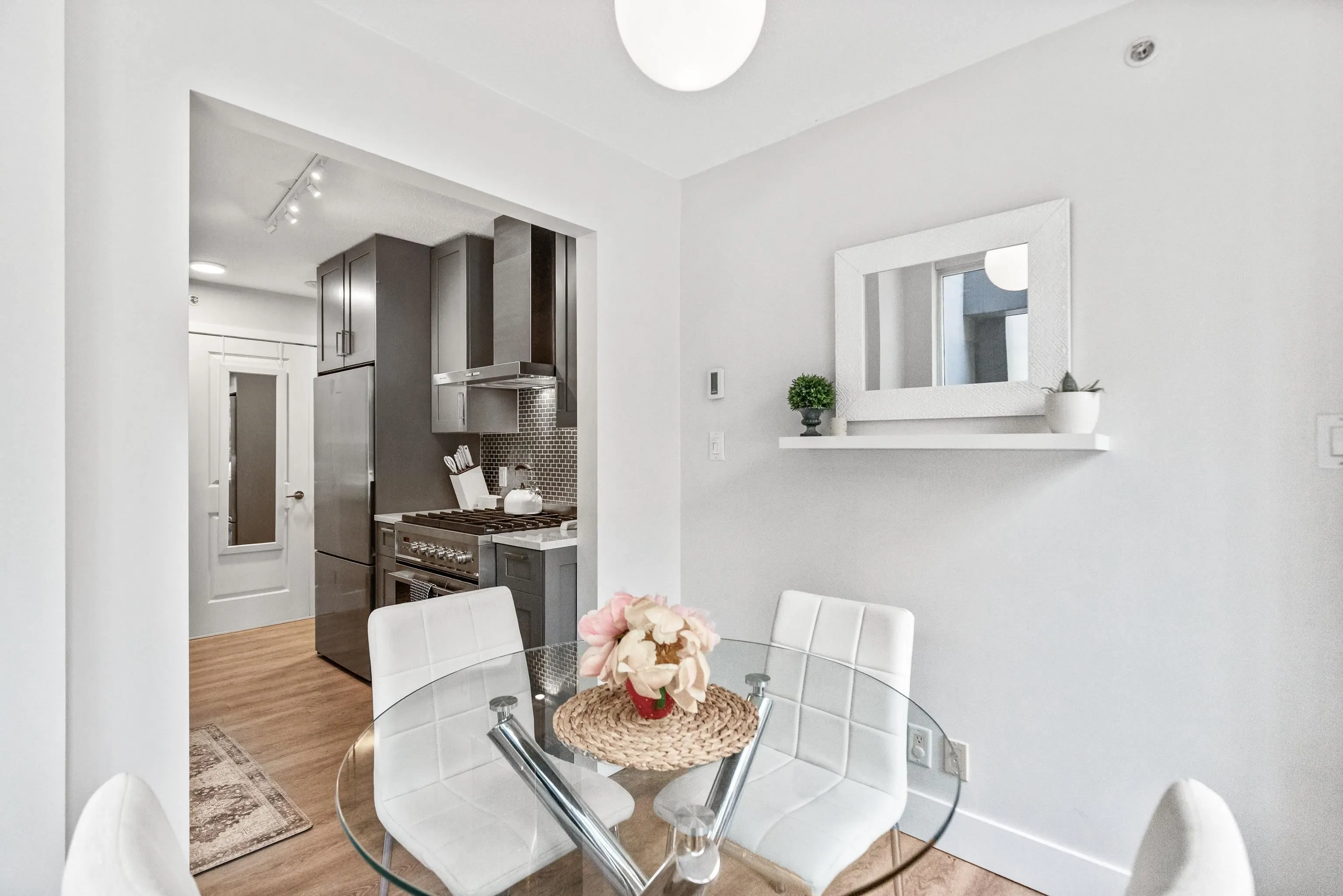 202 1001 Richards Street