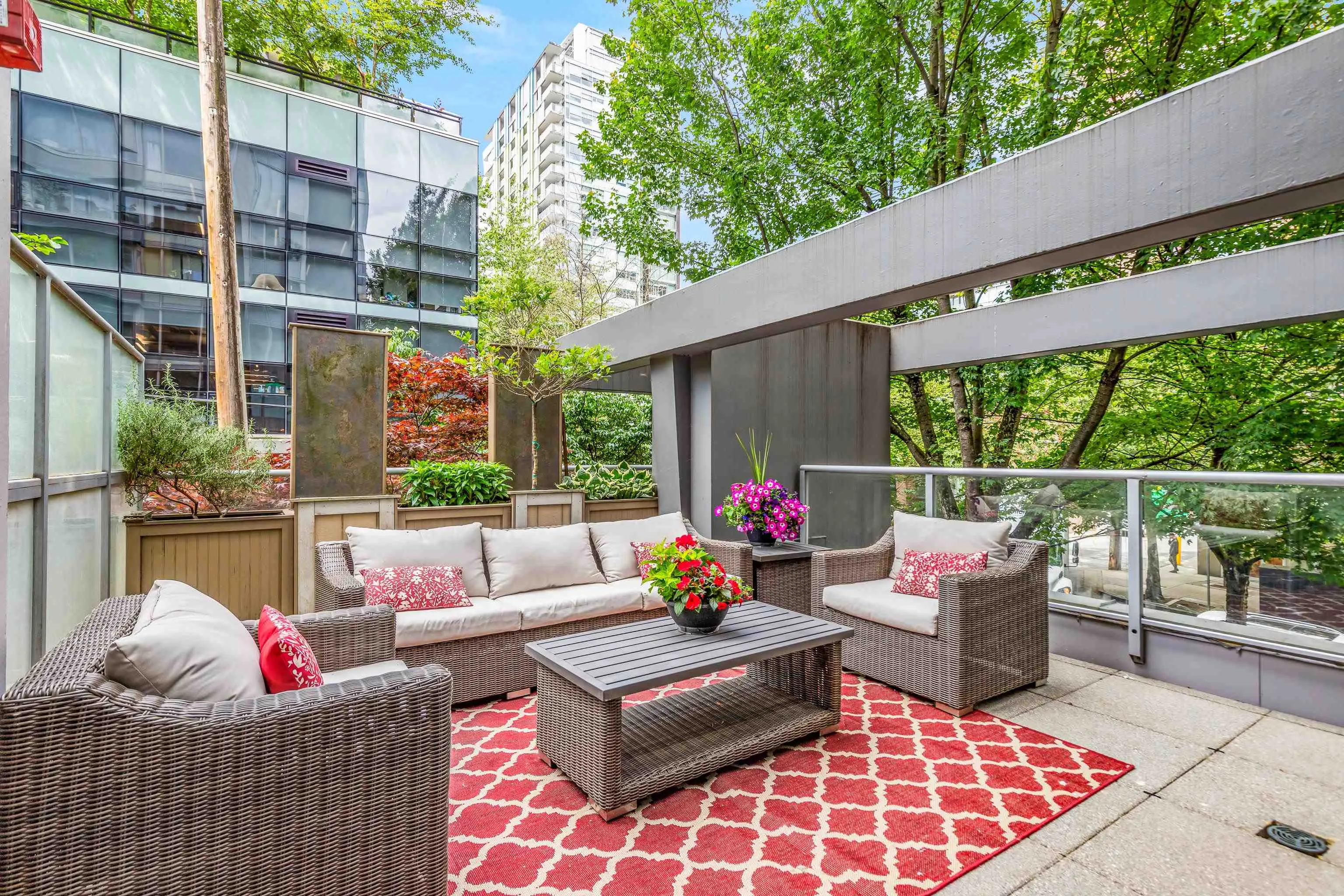 202 1001 Richards Street