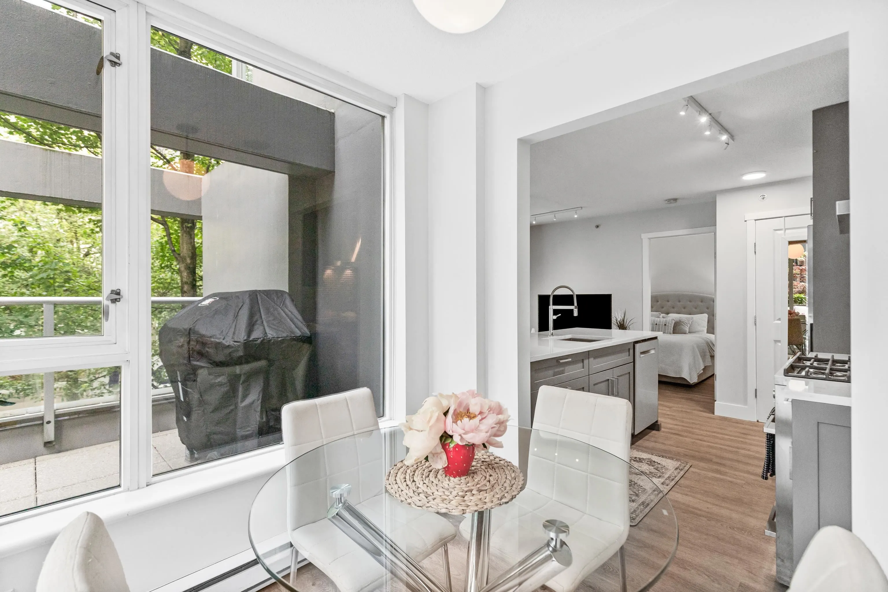 202 1001 Richards Street