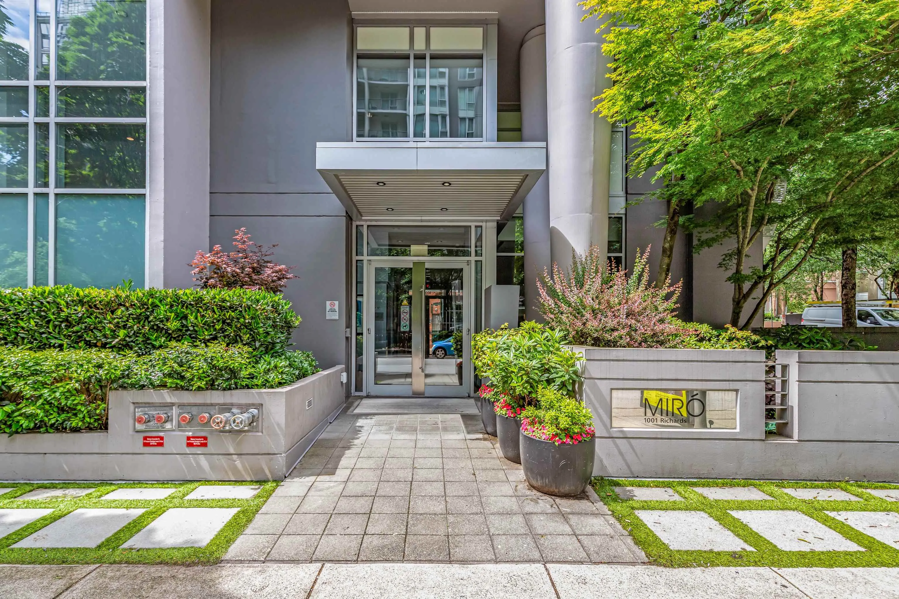 202 1001 Richards Street