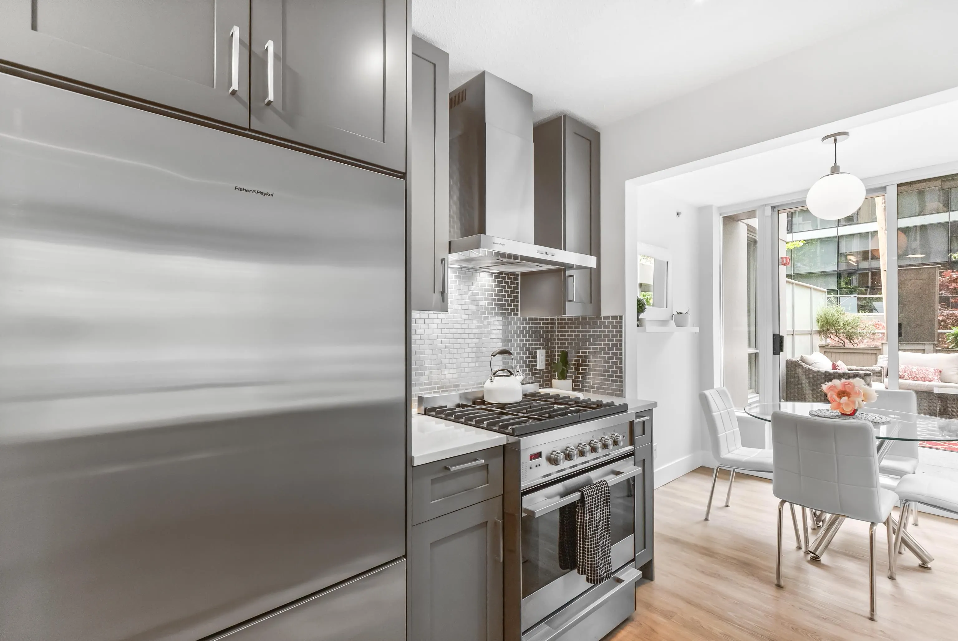 202 1001 Richards Street