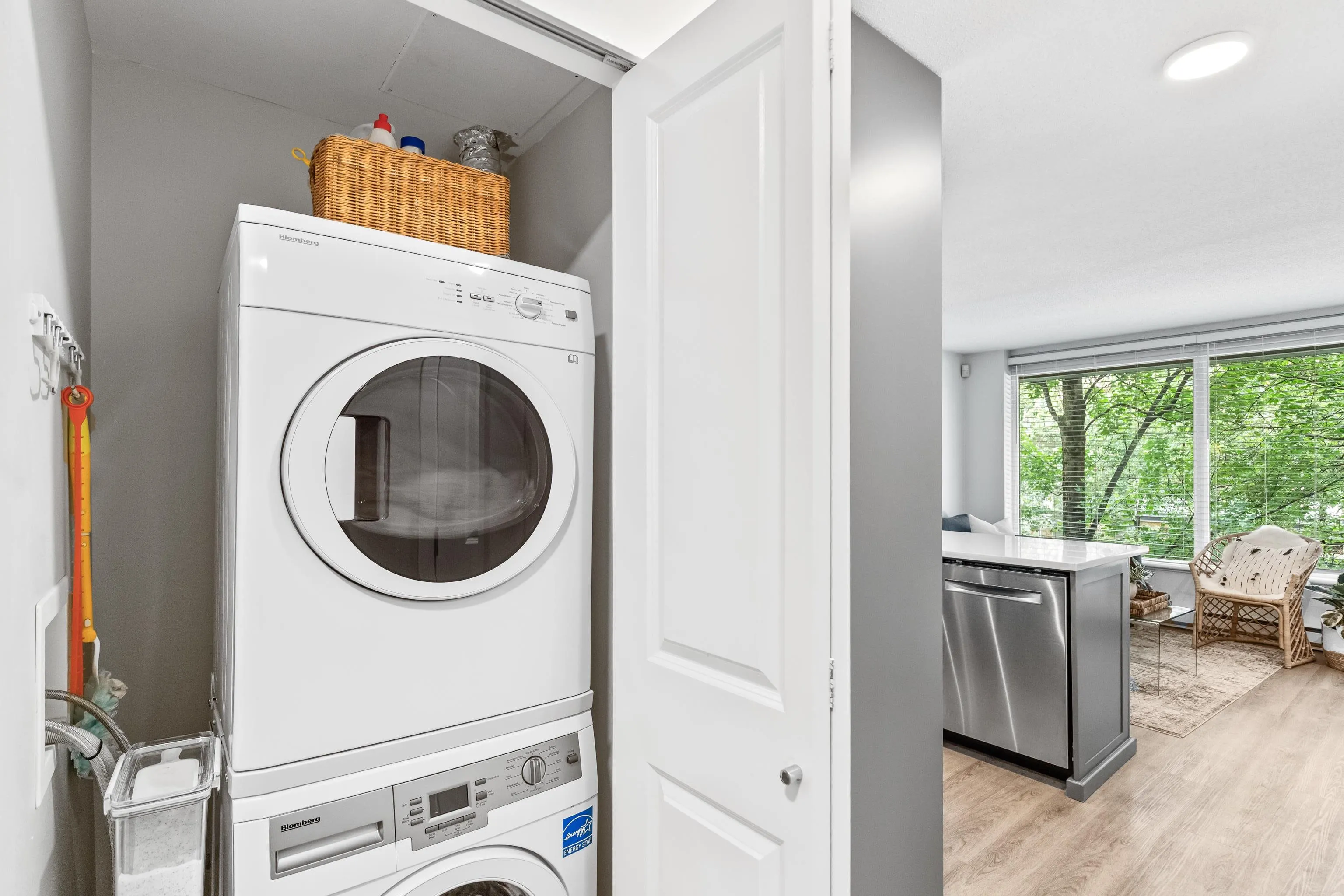 202 1001 Richards Street