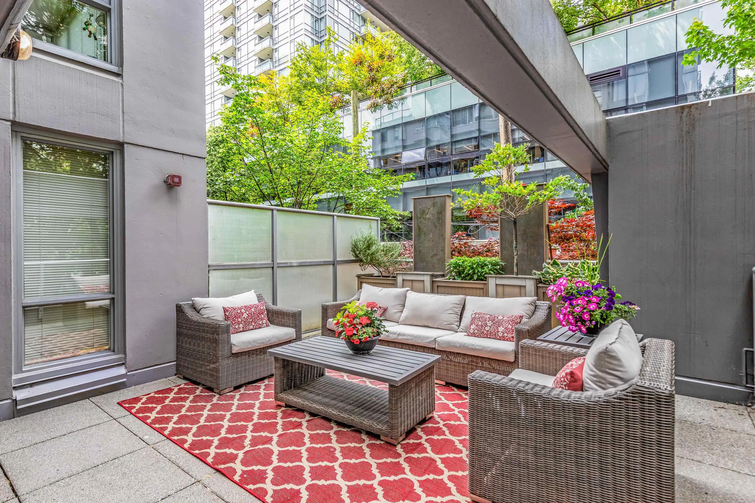 202 1001 Richards Street