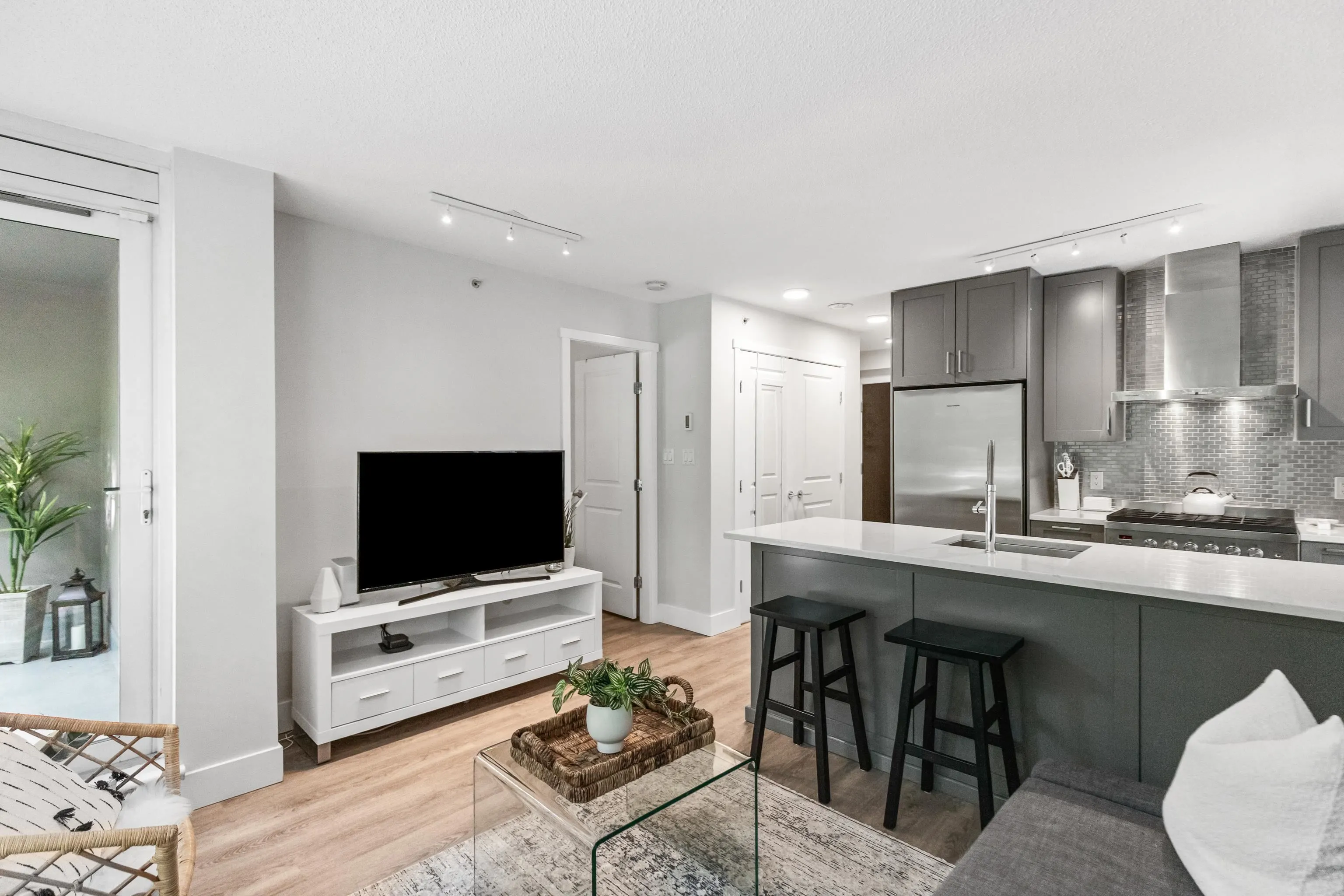 202 1001 Richards Street