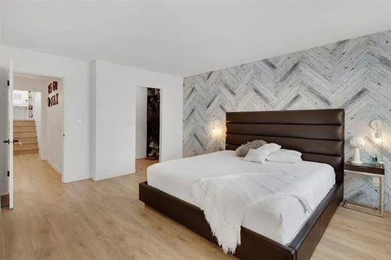 208 1220 Falcon Drive