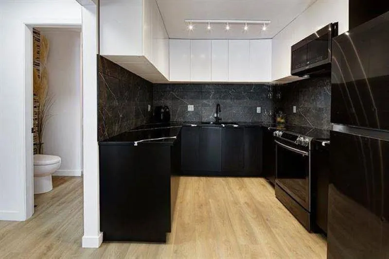 208 1220 Falcon Drive