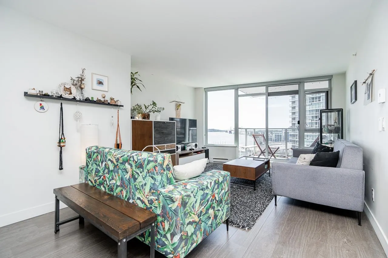 1012 668 Columbia Street