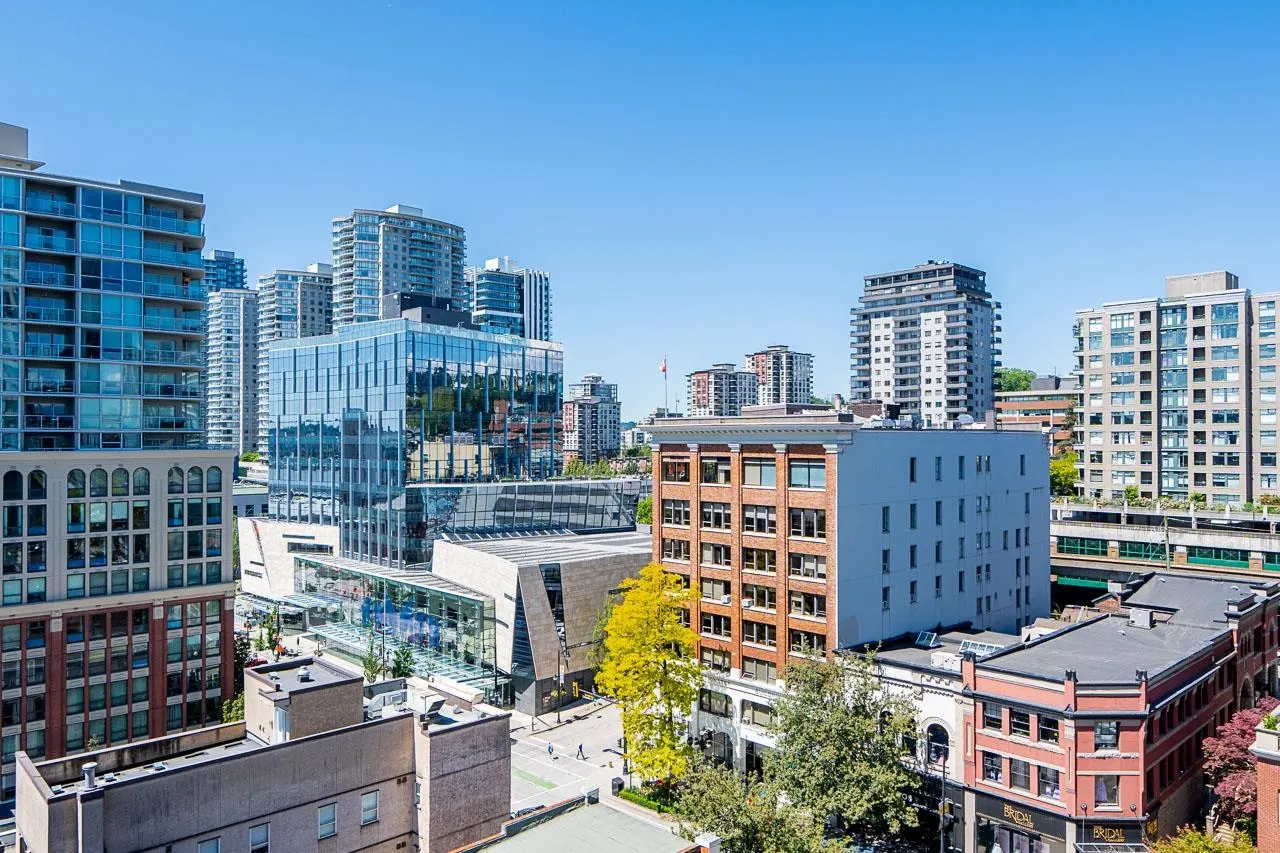 1012 668 Columbia Street