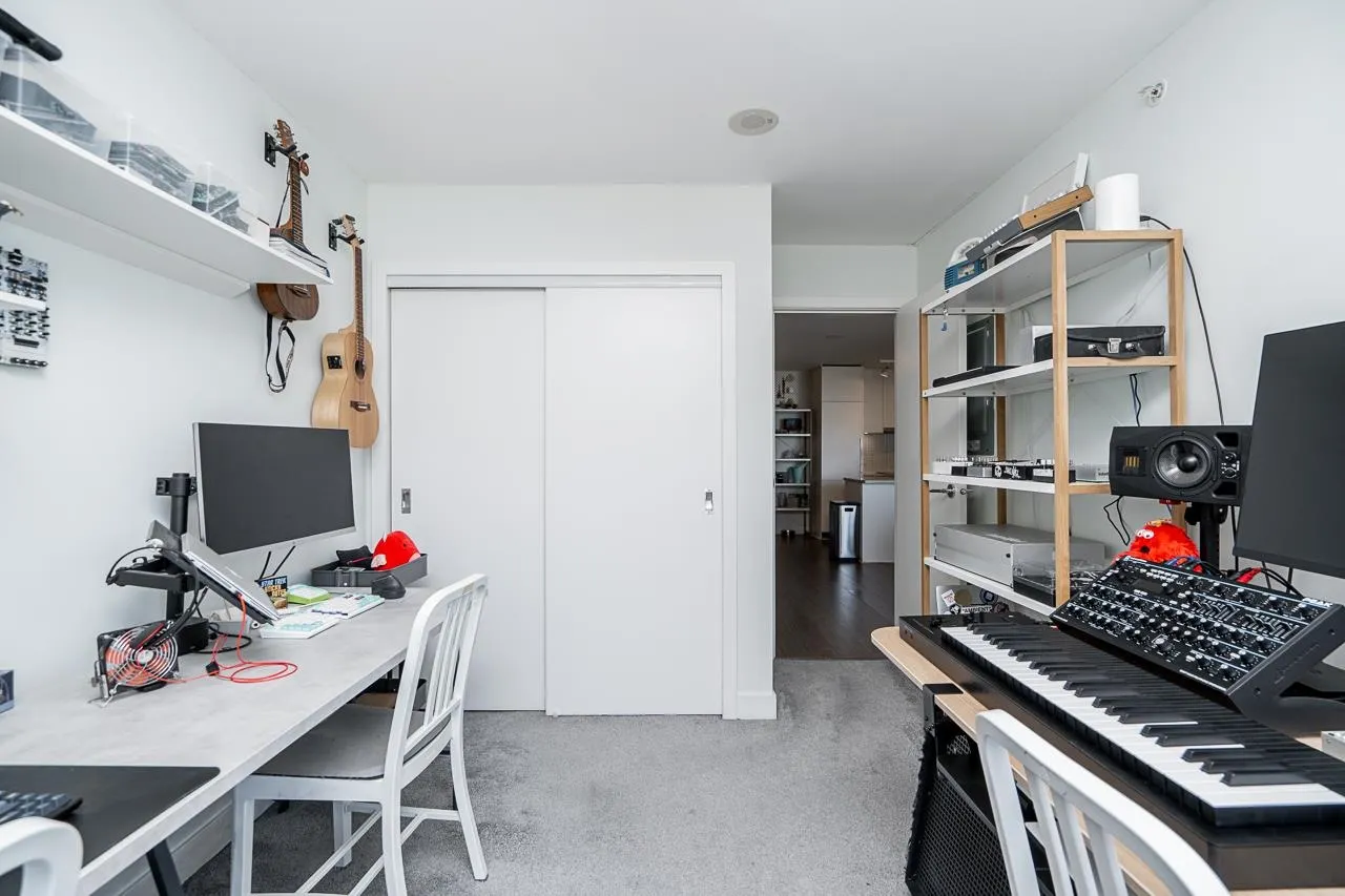 1012 668 Columbia Street