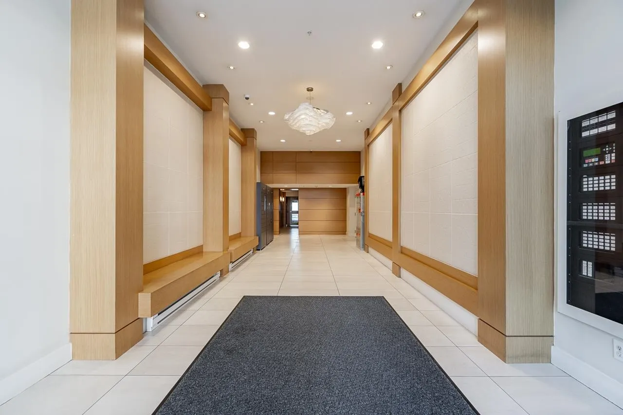 1012 668 Columbia Street