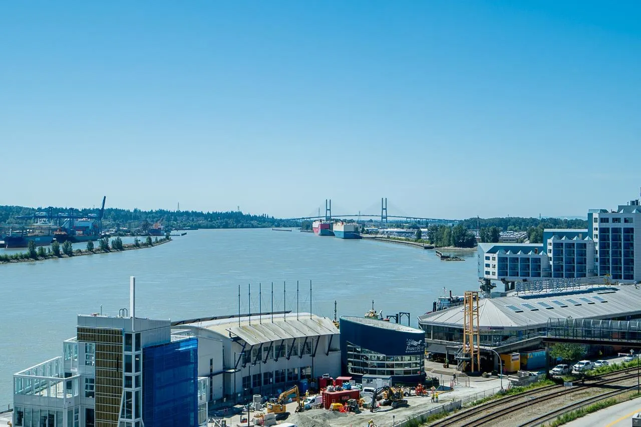 1012 668 Columbia Street