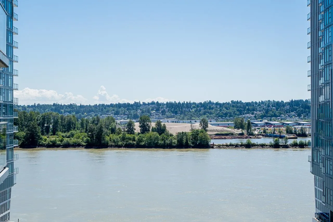 1012 668 Columbia Street