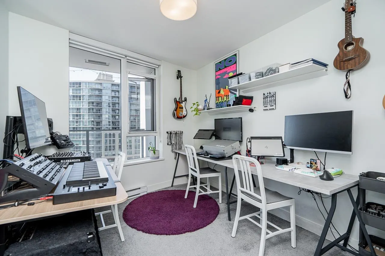 1012 668 Columbia Street