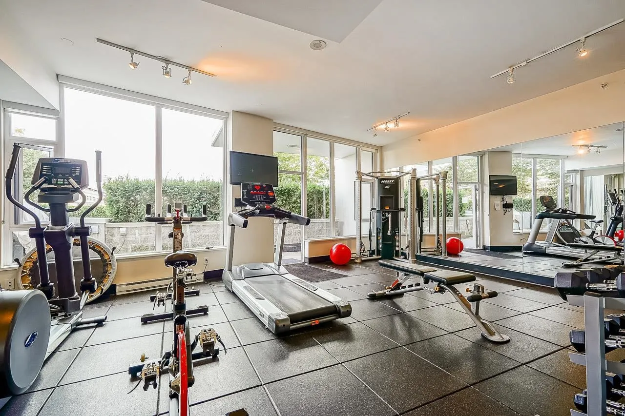 1012 668 Columbia Street