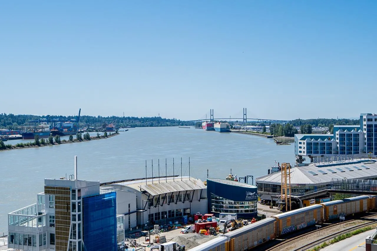 1012 668 Columbia Street