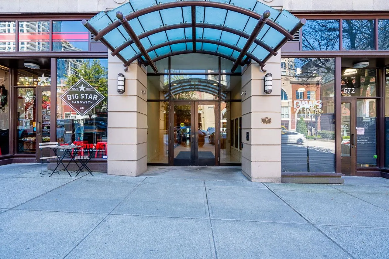 1012 668 Columbia Street