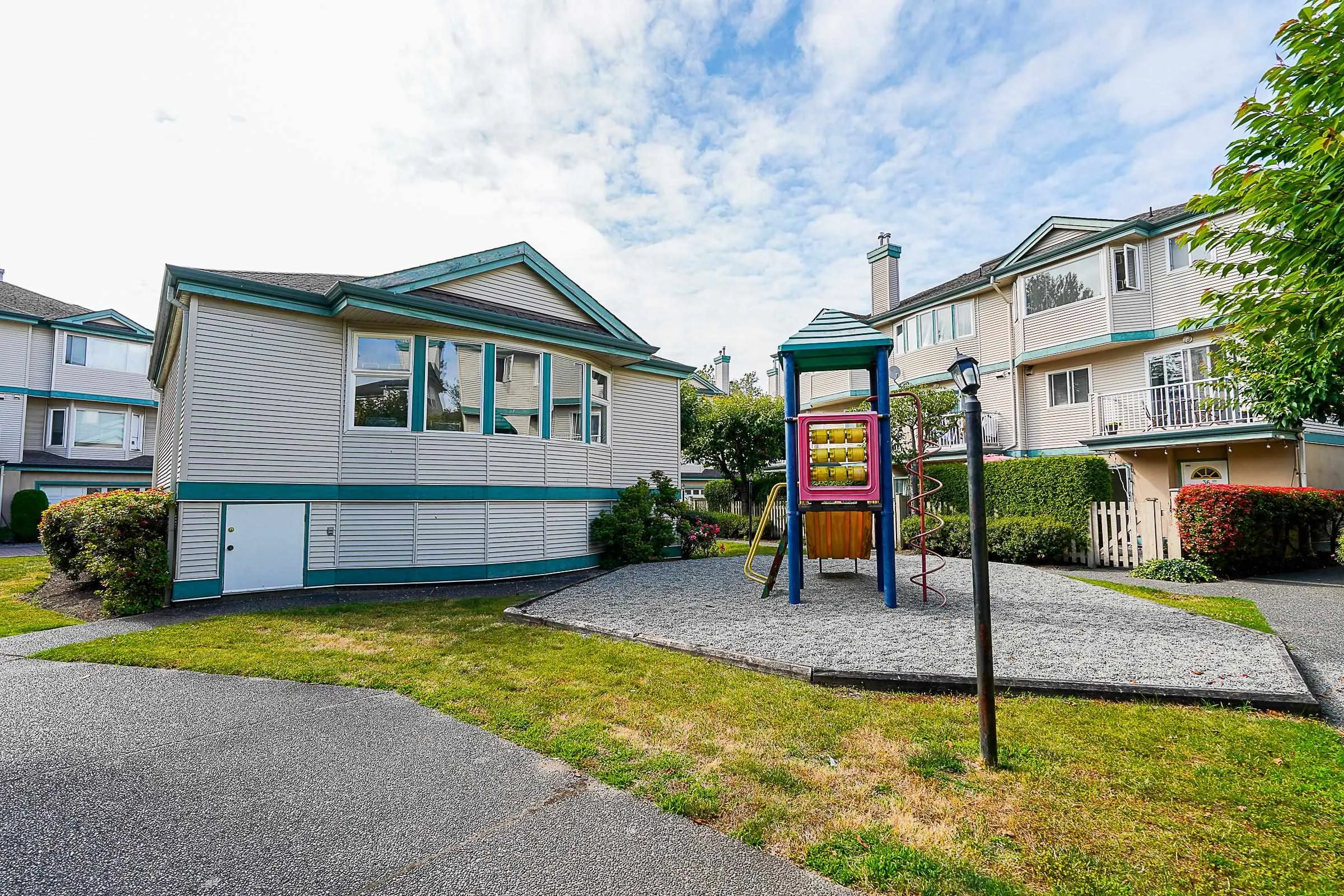 44 22800 Windsor Court