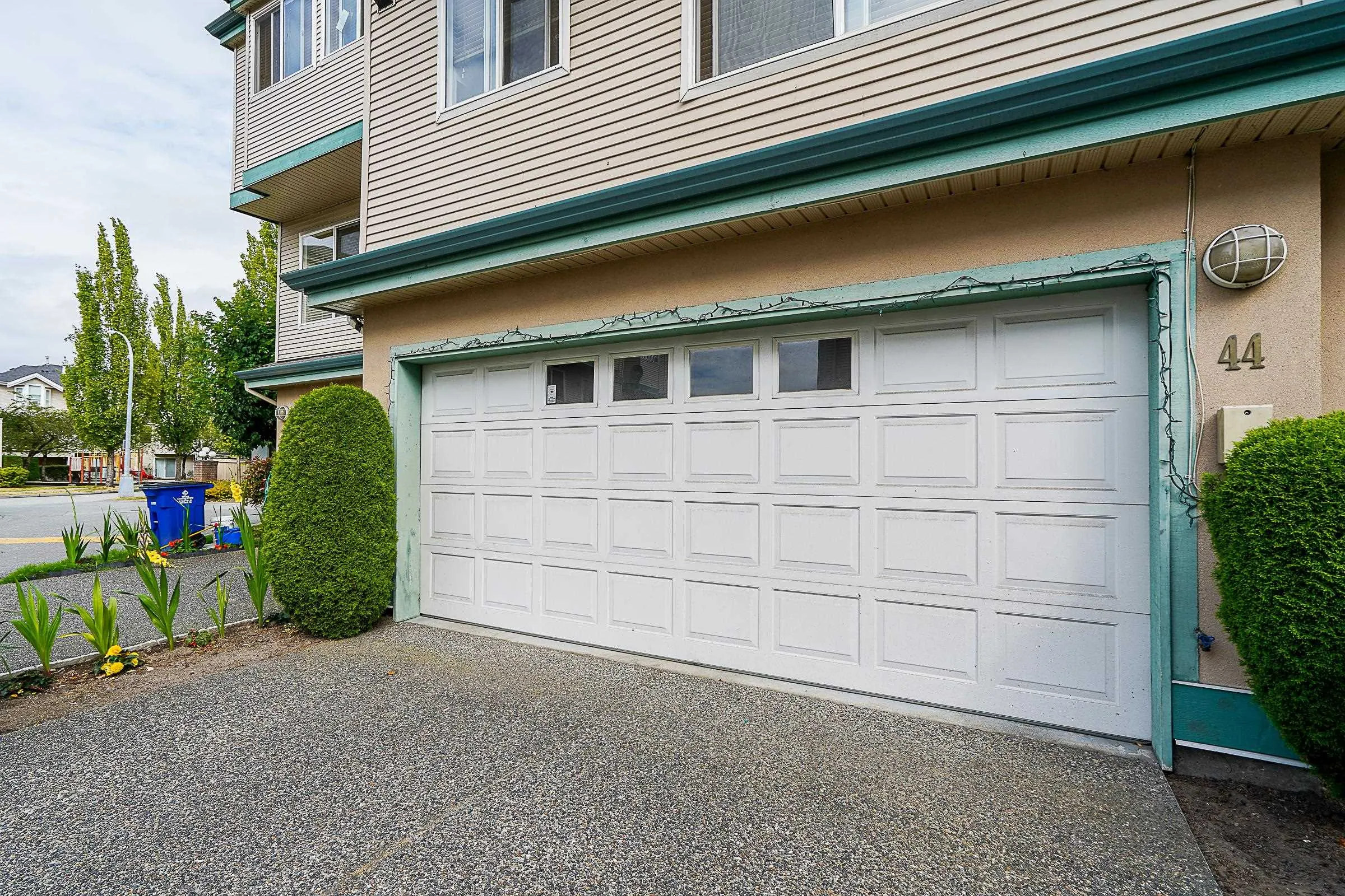 44 22800 Windsor Court