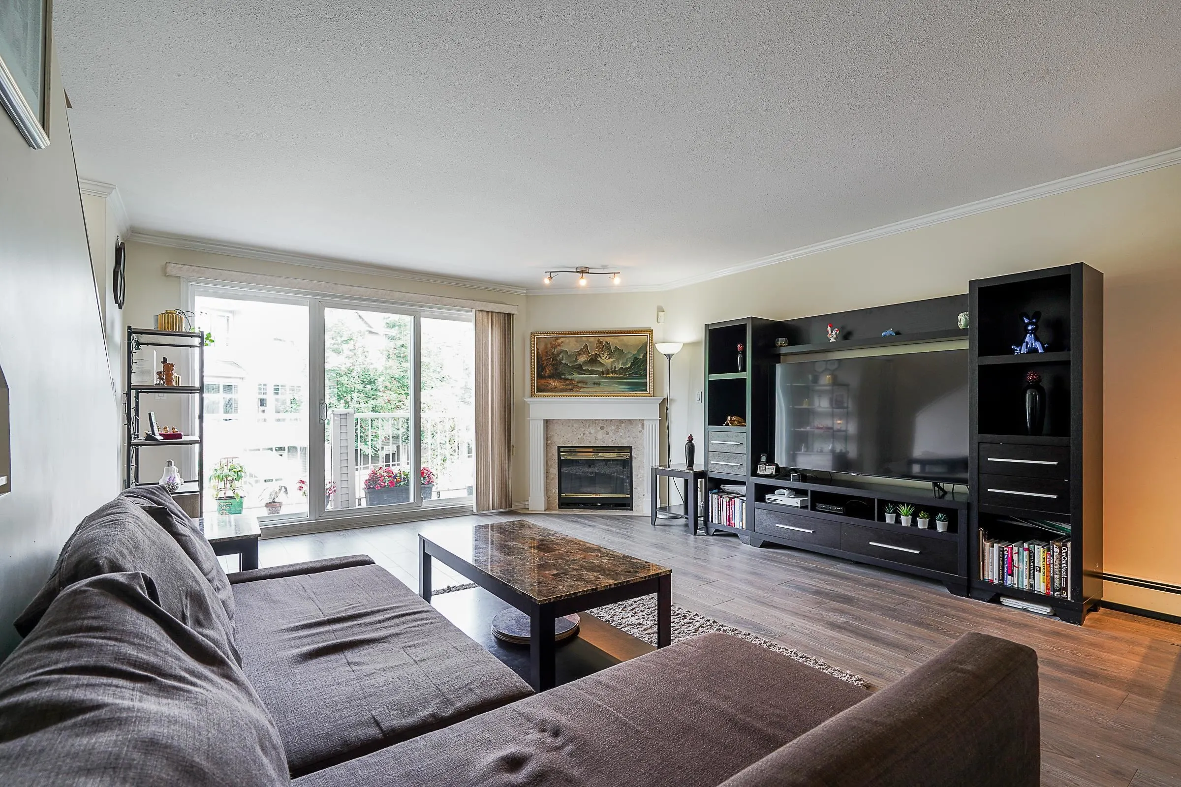 44 22800 Windsor Court