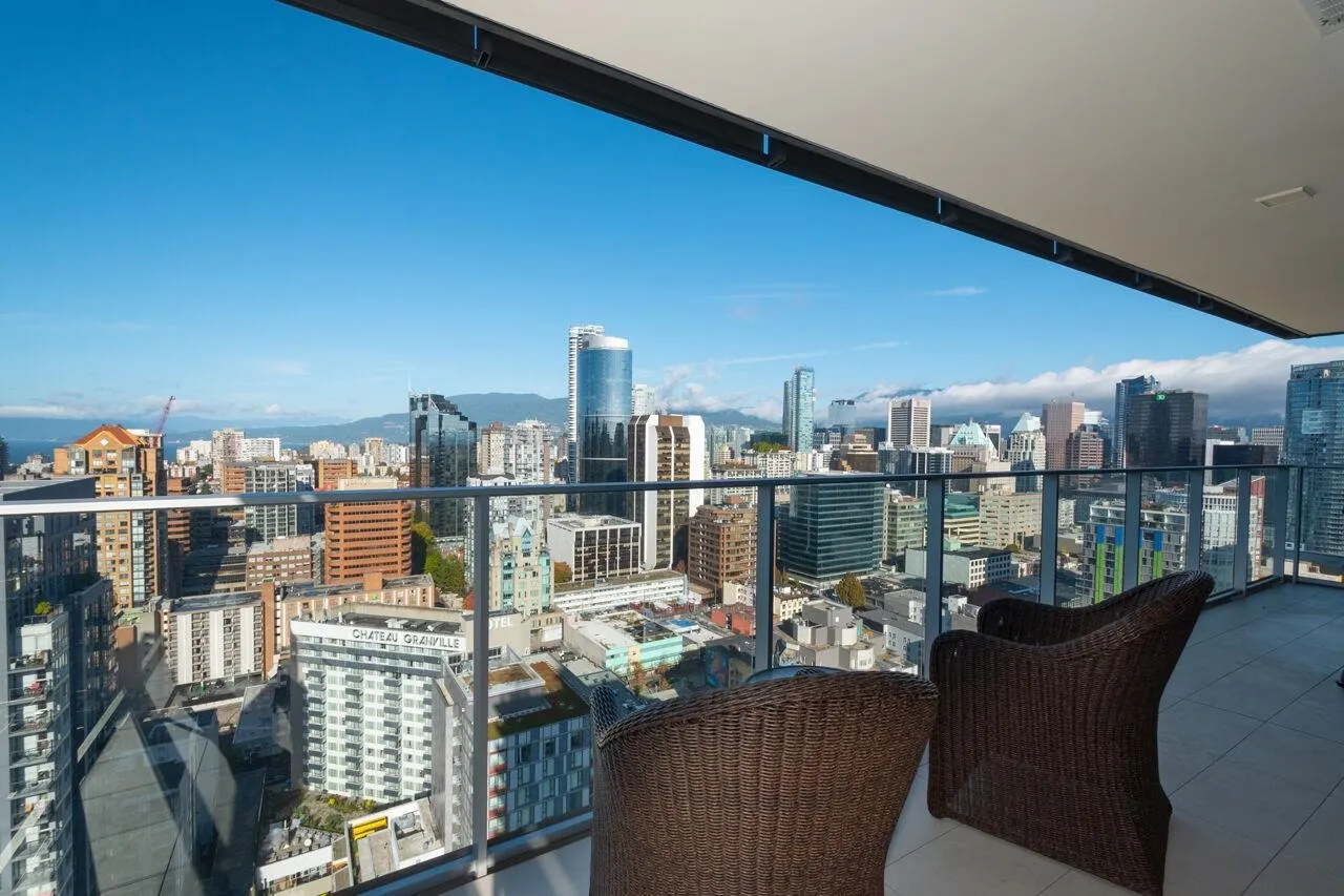 3206 1111 Richards Street