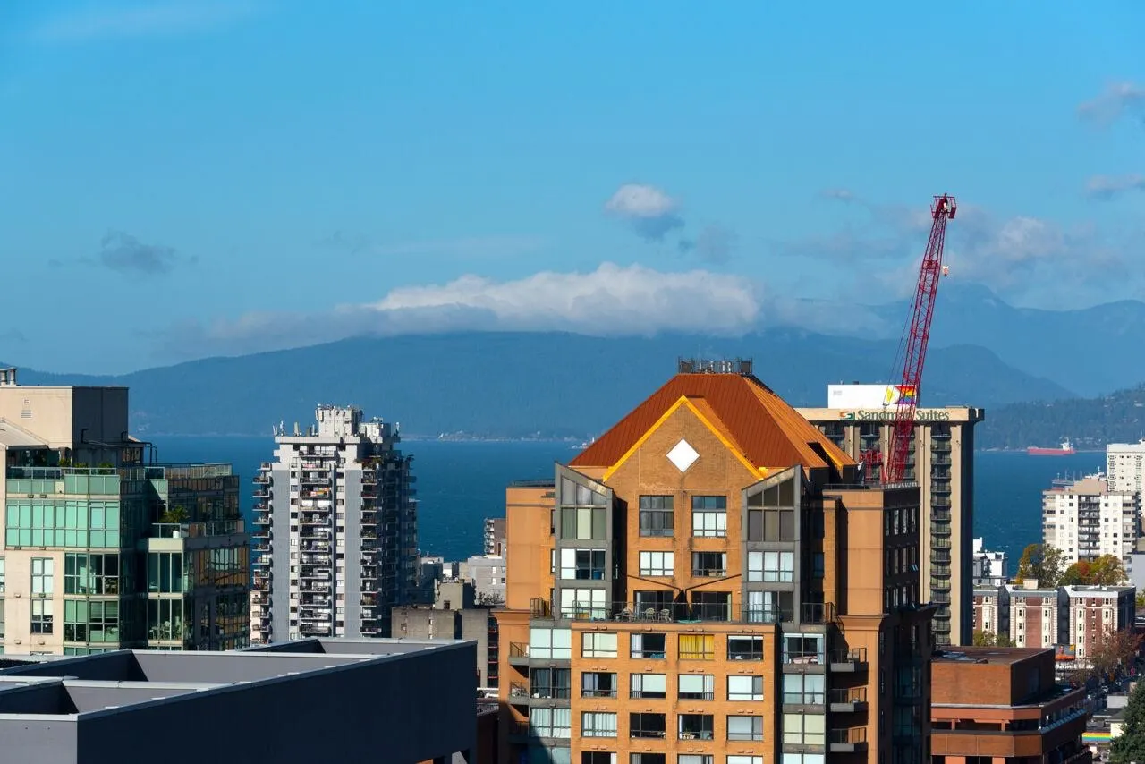 3206 1111 Richards Street