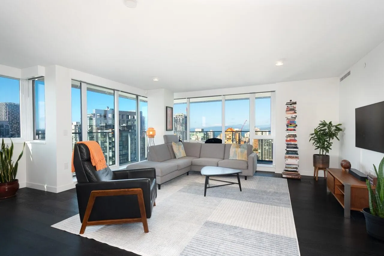 3206 1111 Richards Street