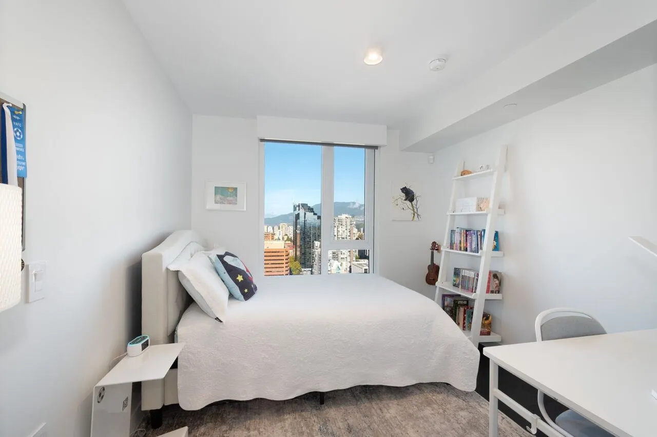 3206 1111 Richards Street