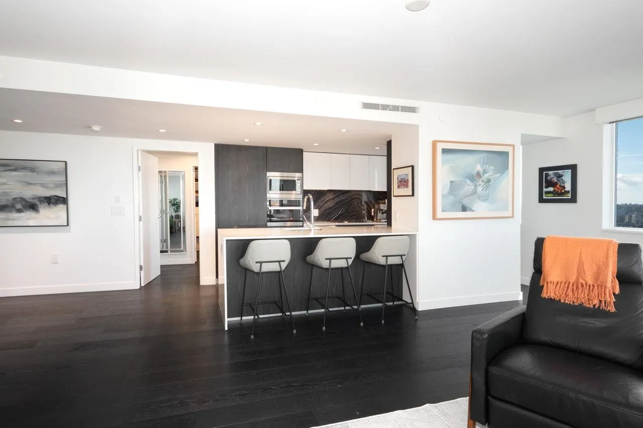 3206 1111 Richards Street